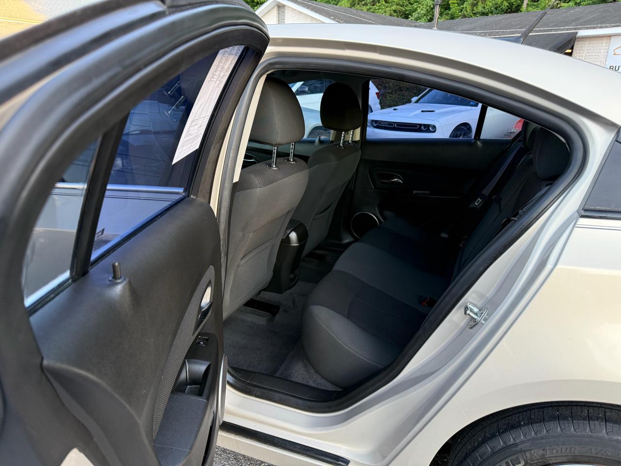 Chevrolet Cruze 4dr Sdn LT w/1LT 2011