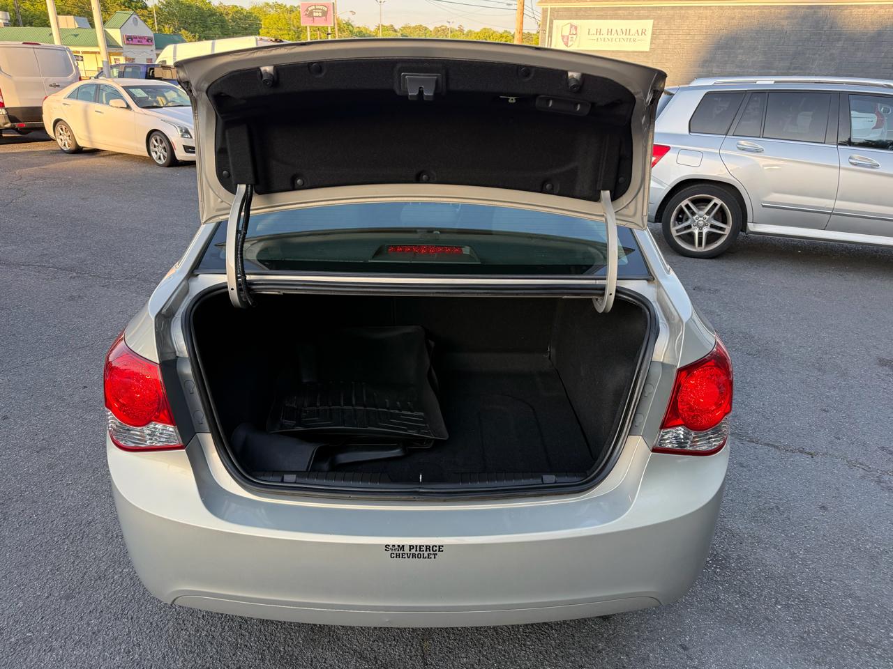 Chevrolet Cruze 4dr Sdn LT w/1LT 2011