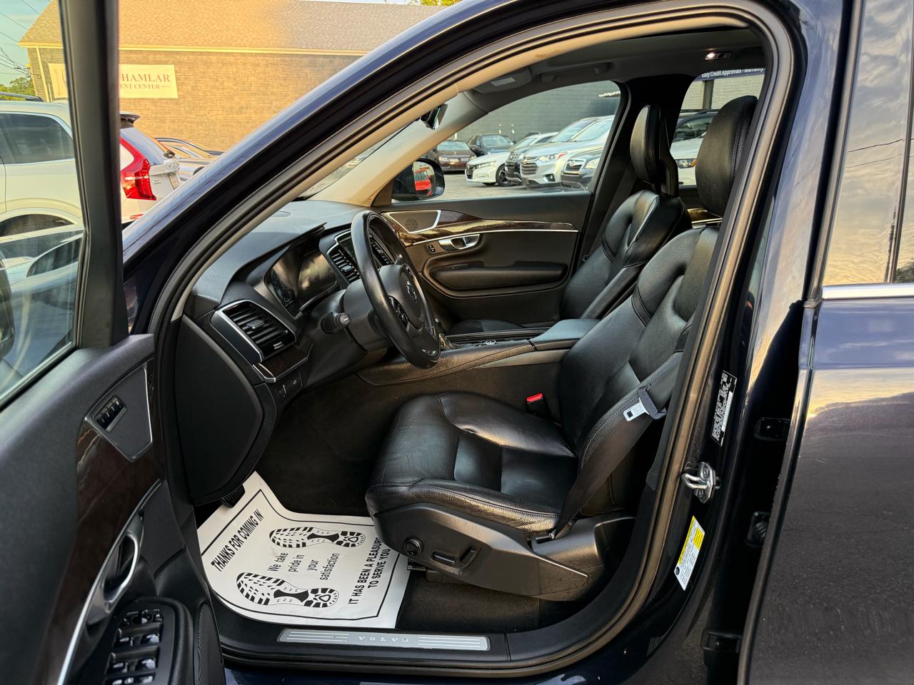 Volvo XC90 T6 AWD 7-Passenger Momentum 2017