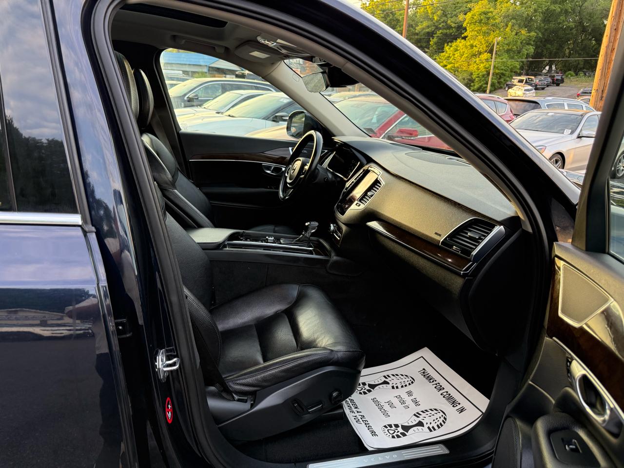 Volvo XC90 T6 AWD 7-Passenger Momentum 2017