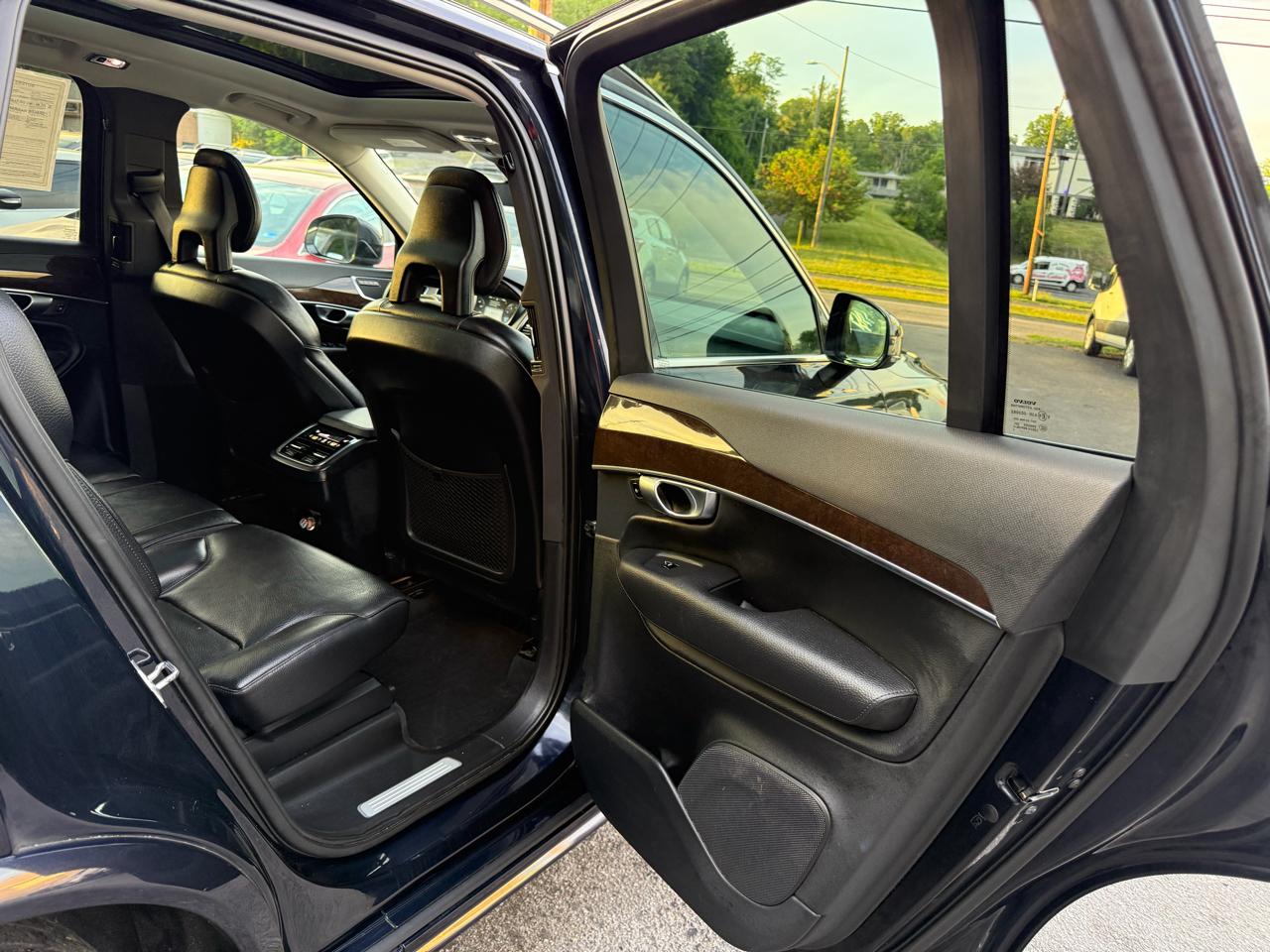 Volvo XC90 T6 AWD 7-Passenger Momentum 2017