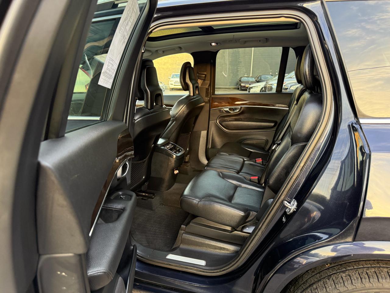 Volvo XC90 T6 AWD 7-Passenger Momentum 2017