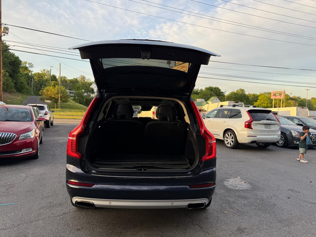 Volvo XC90 T6 AWD 7-Passenger Momentum 2017