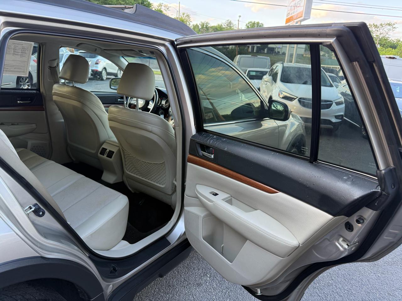 Subaru Outback 4dr Wgn H4 Auto 2.5i Limited 2014