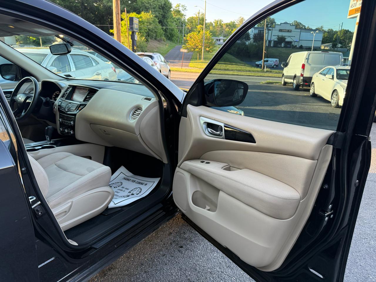 Nissan Pathfinder FWD SV 2017