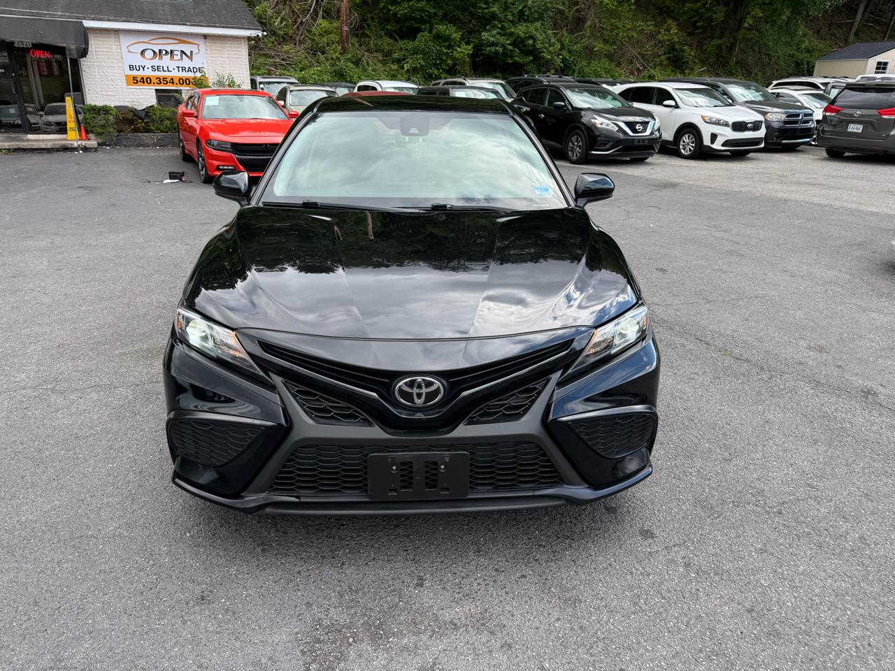 Toyota Camry SE Auto (Natl) 2021