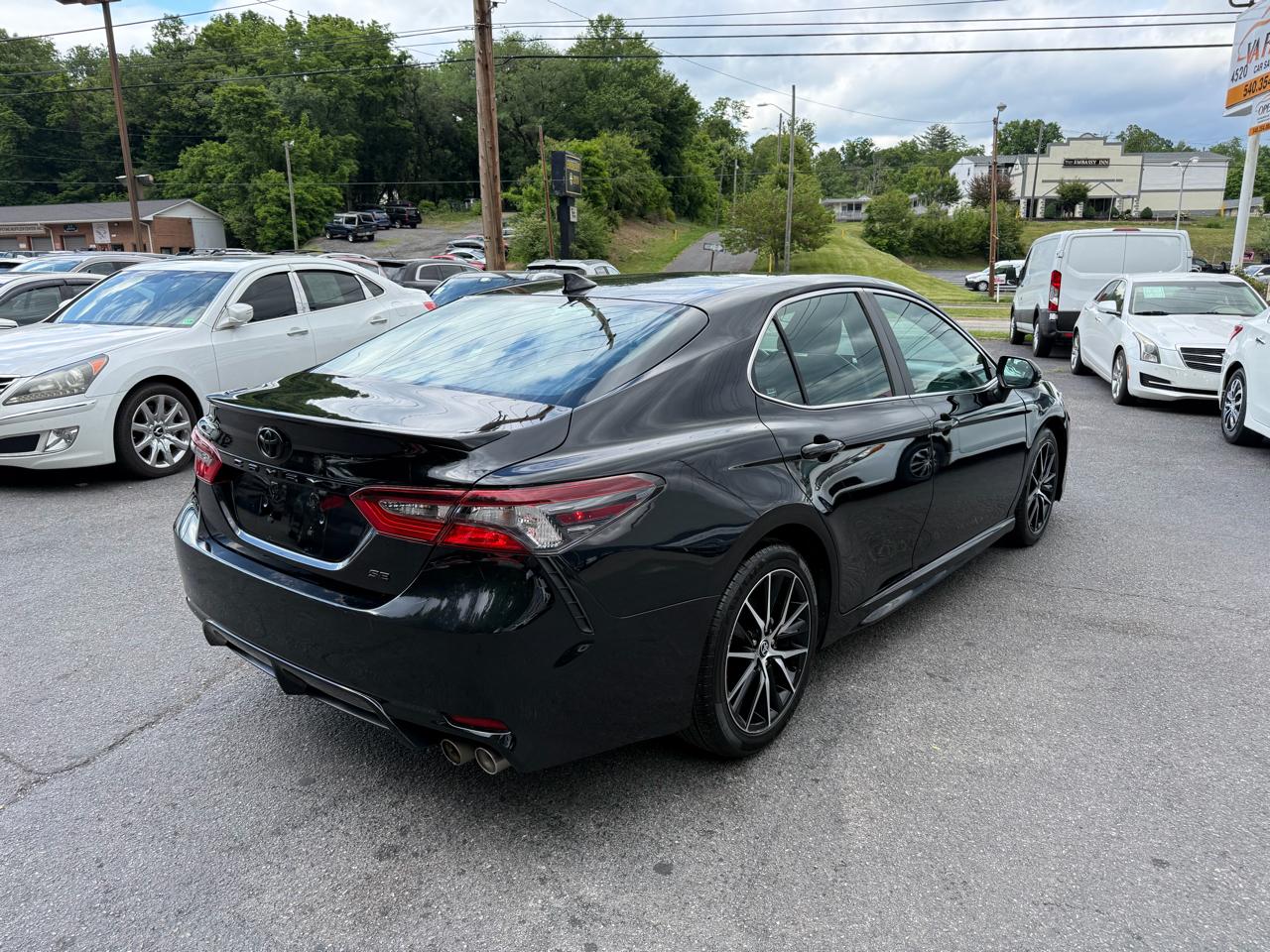 Toyota Camry SE Auto (Natl) 2021