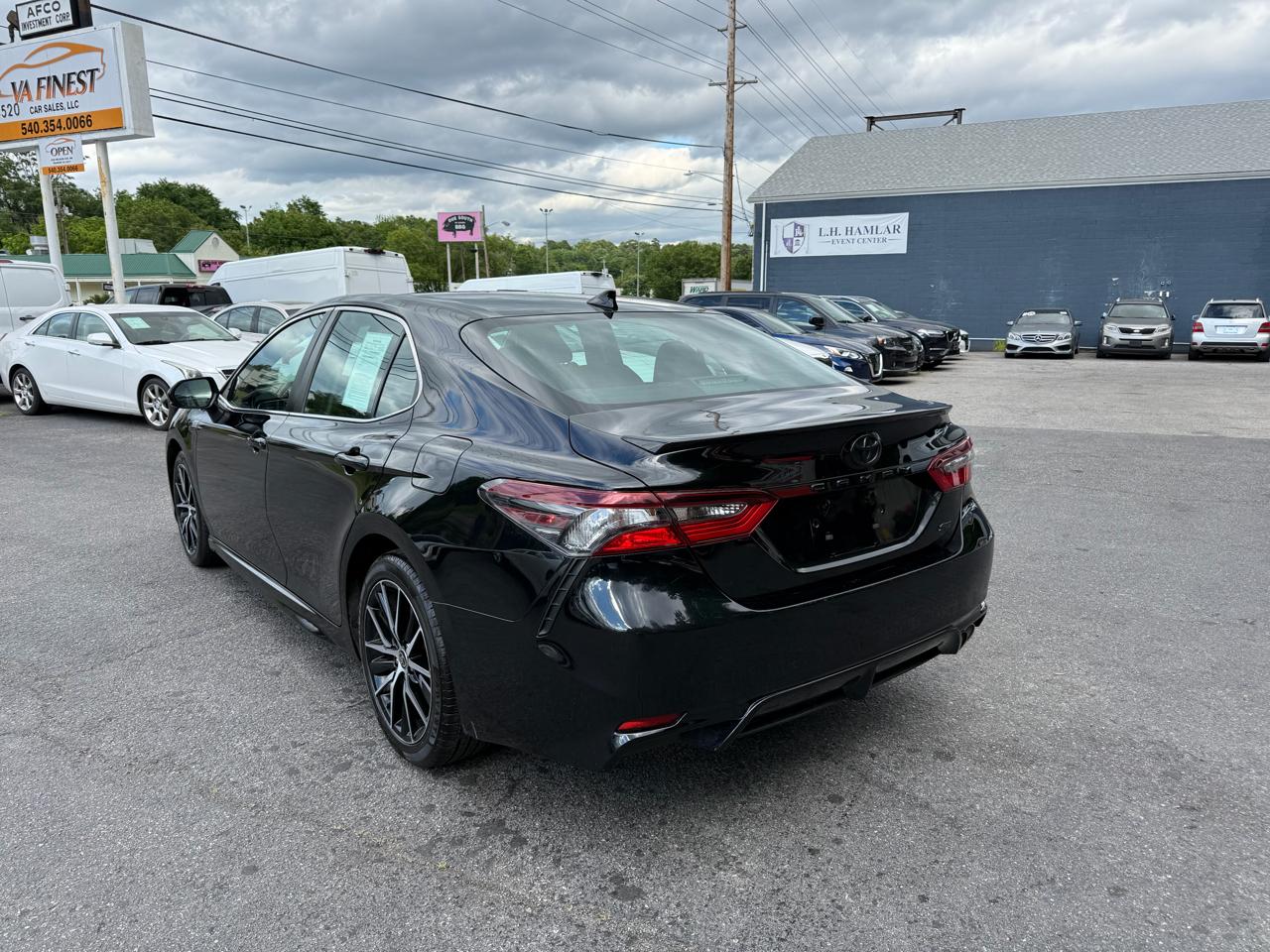 Toyota Camry SE Auto (Natl) 2021