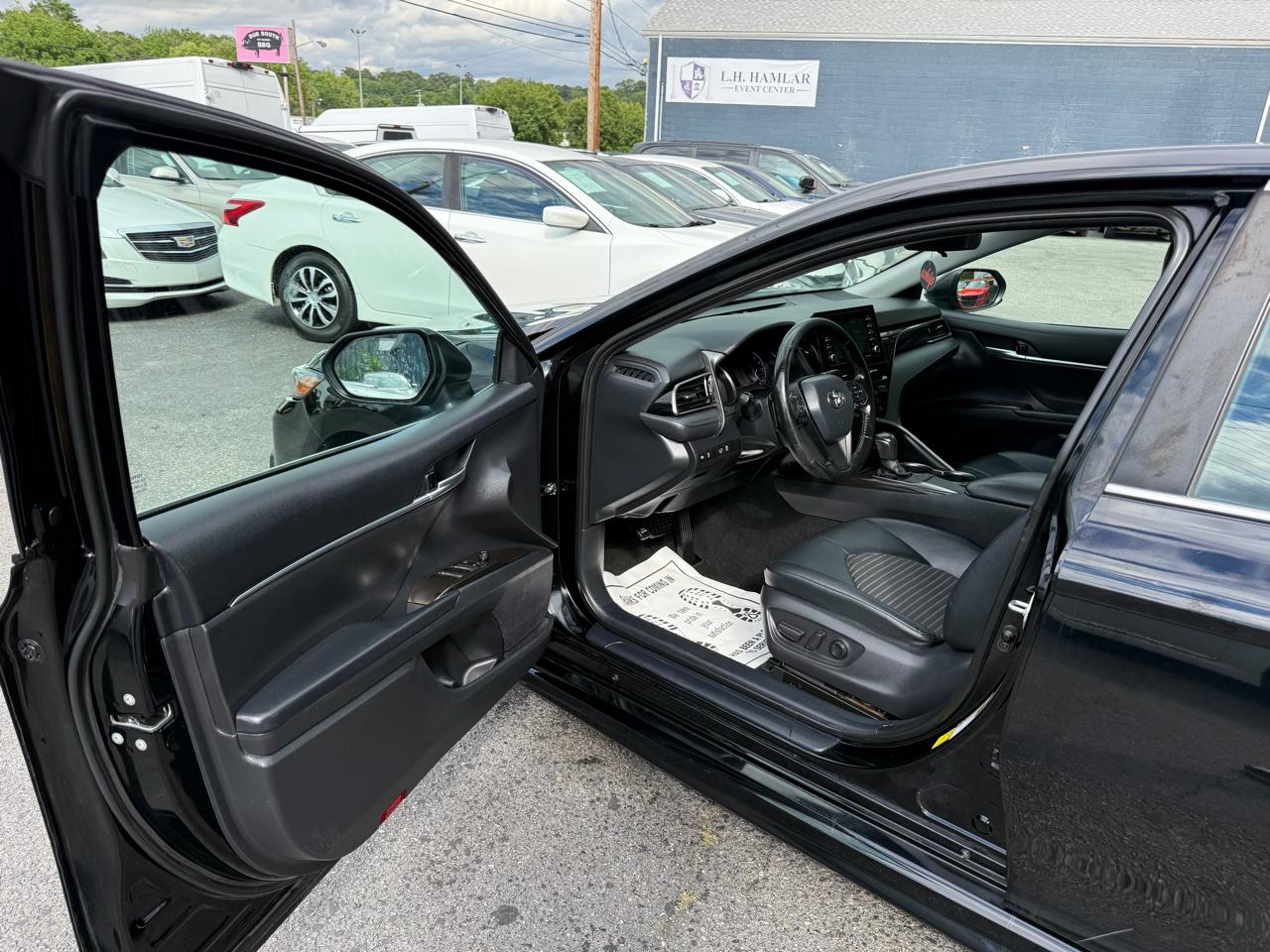 Toyota Camry SE Auto (Natl) 2021