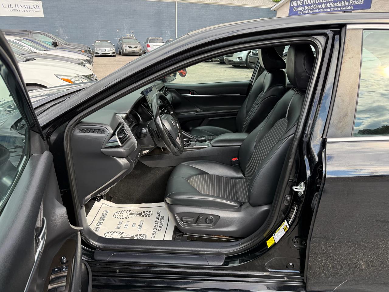 Toyota Camry SE Auto (Natl) 2021