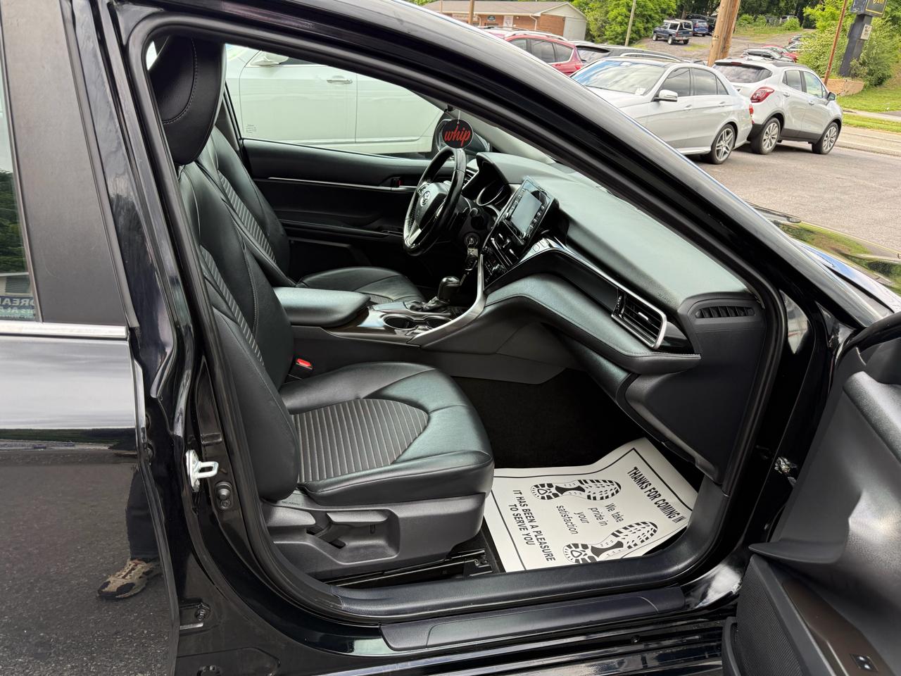 Toyota Camry SE Auto (Natl) 2021