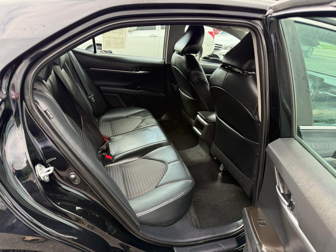 Toyota Camry SE Auto (Natl) 2021