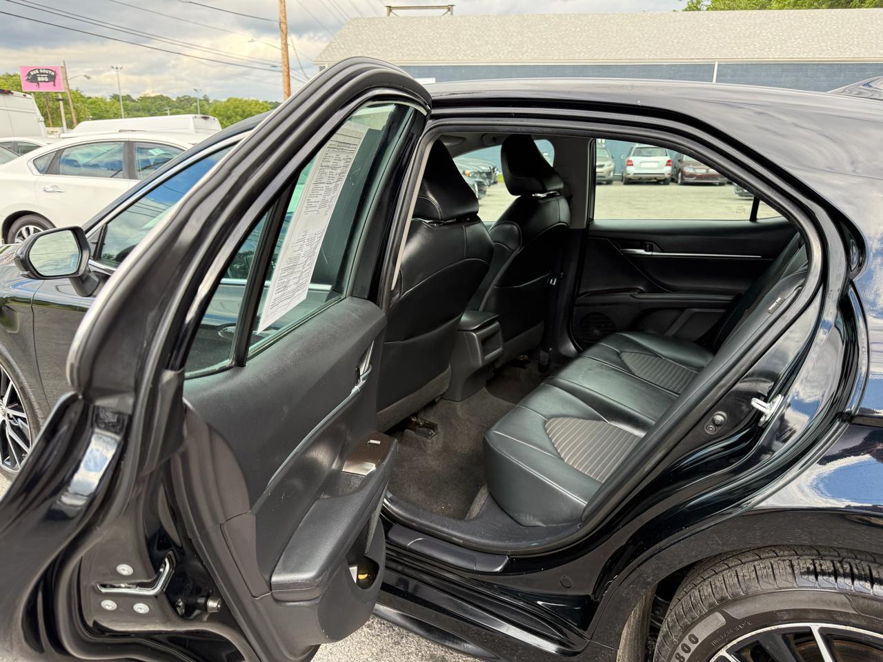 Toyota Camry SE Auto (Natl) 2021