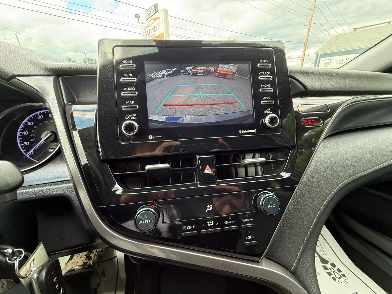 Toyota Camry SE Auto (Natl) 2021