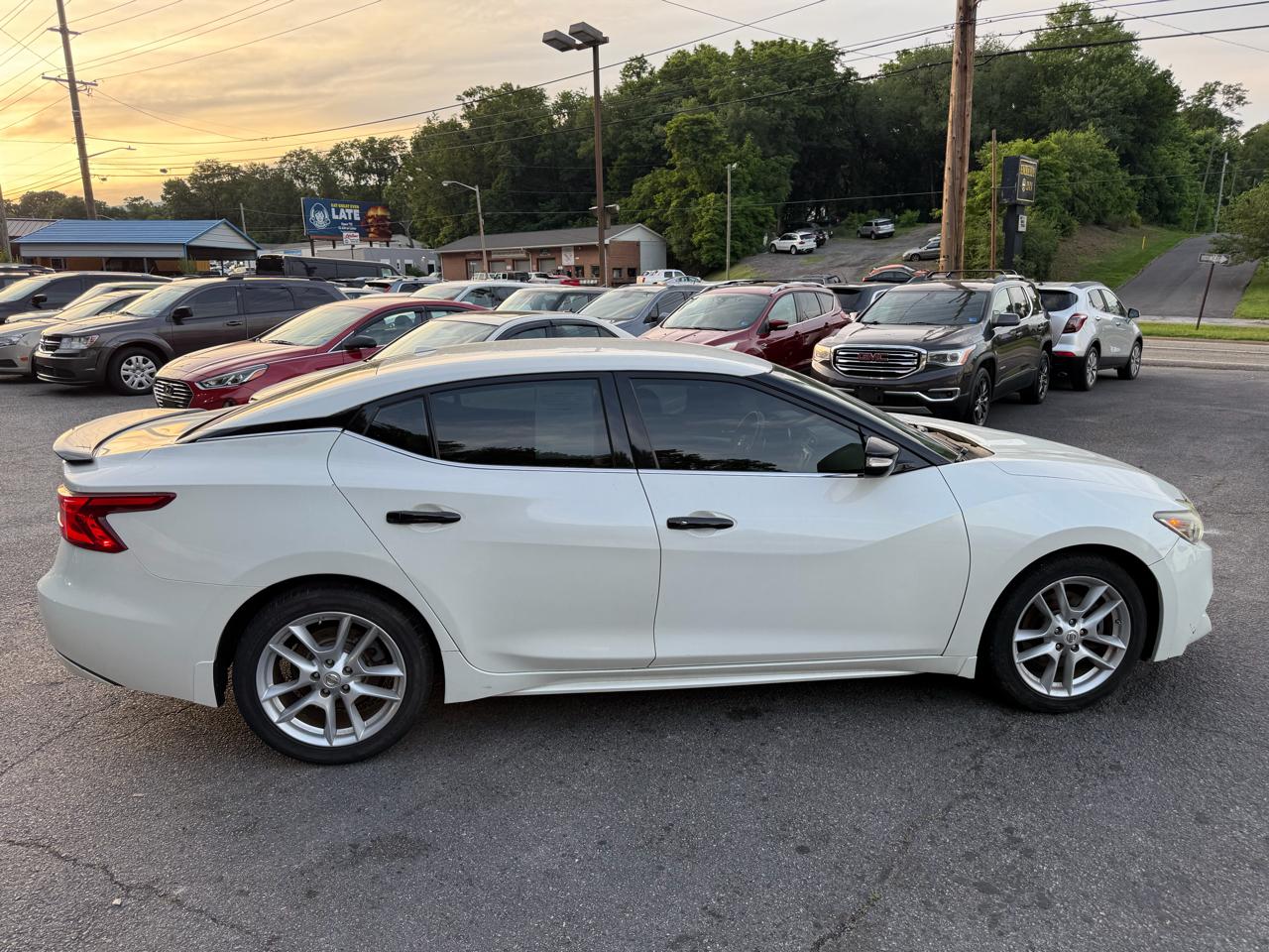 Nissan Maxima 4dr Sdn 3.5 SR 2016
