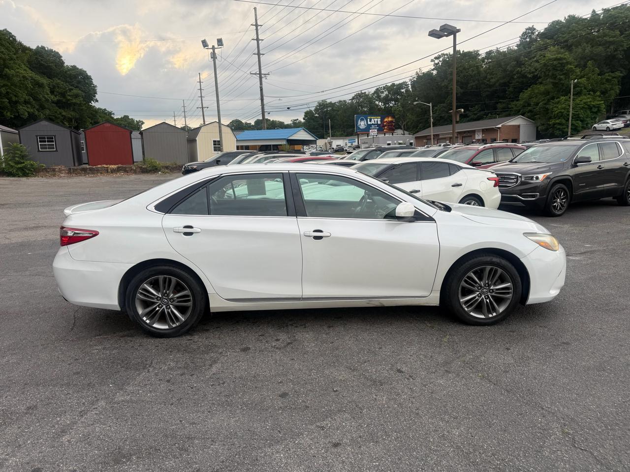 Toyota Camry 4dr Sdn I4 Auto SE w/Special Edition Pkg (Natl) 2016