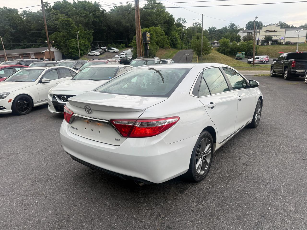 Toyota Camry 4dr Sdn I4 Auto SE w/Special Edition Pkg (Natl) 2016