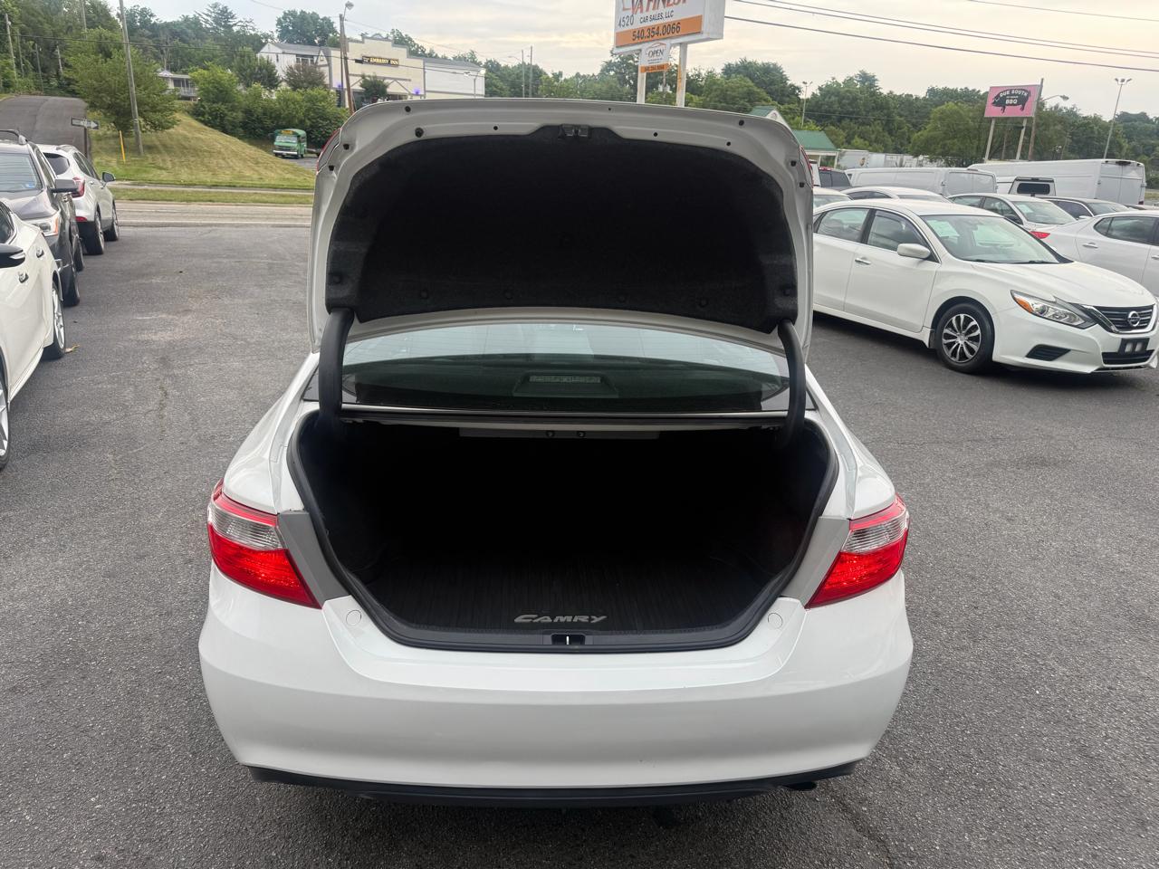 Toyota Camry 4dr Sdn I4 Auto SE w/Special Edition Pkg (Natl) 2016