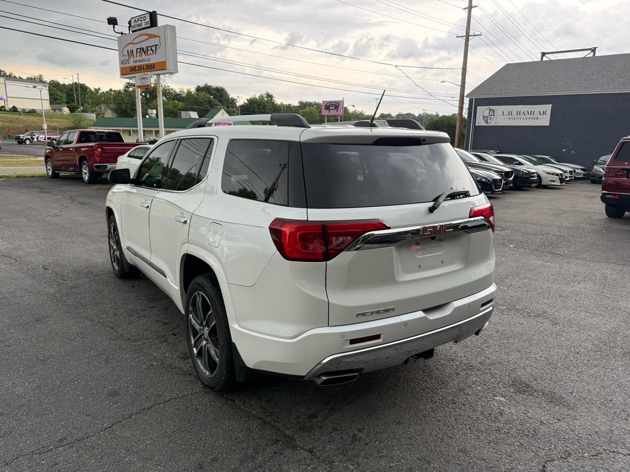 GMC Acadia FWD 4dr Denali 2017