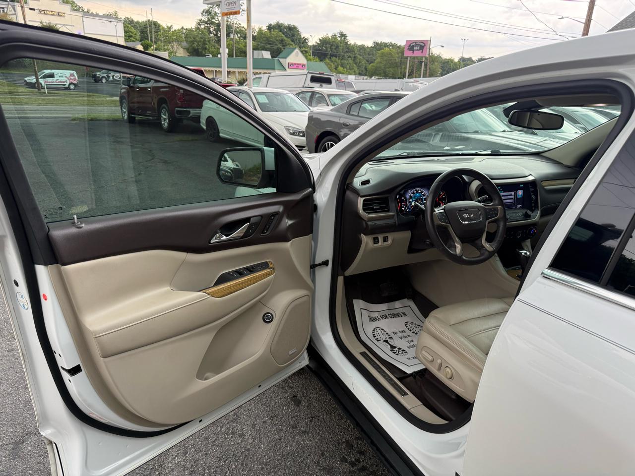 GMC Acadia FWD 4dr Denali 2017
