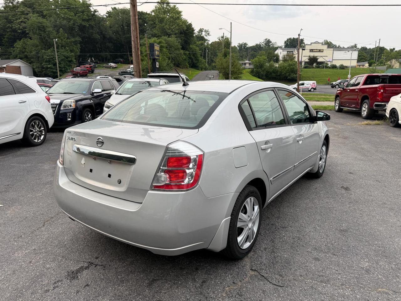 Nissan Sentra 4dr Sdn I4 CVT 2.0 S 2010