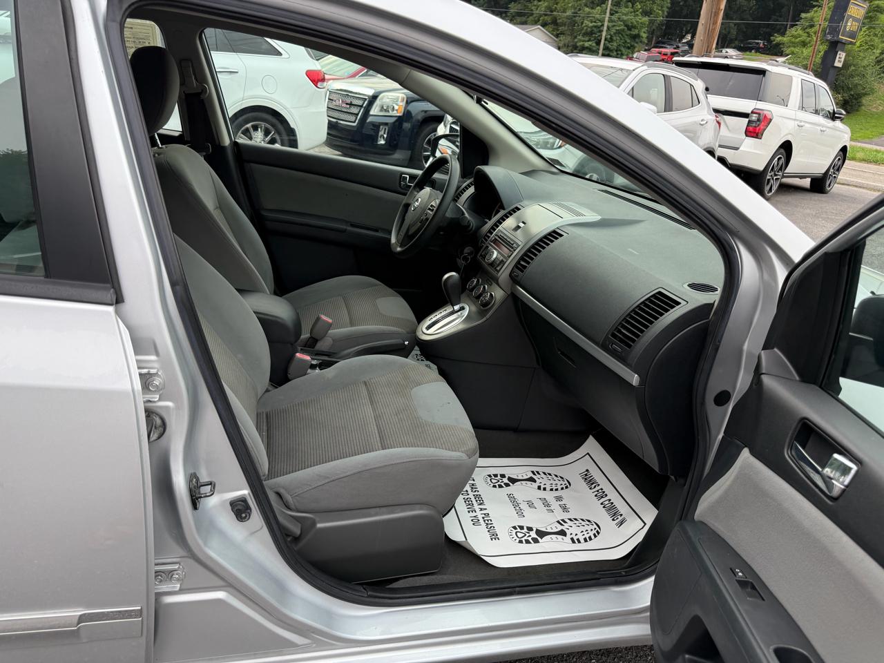 Nissan Sentra 4dr Sdn I4 CVT 2.0 S 2010