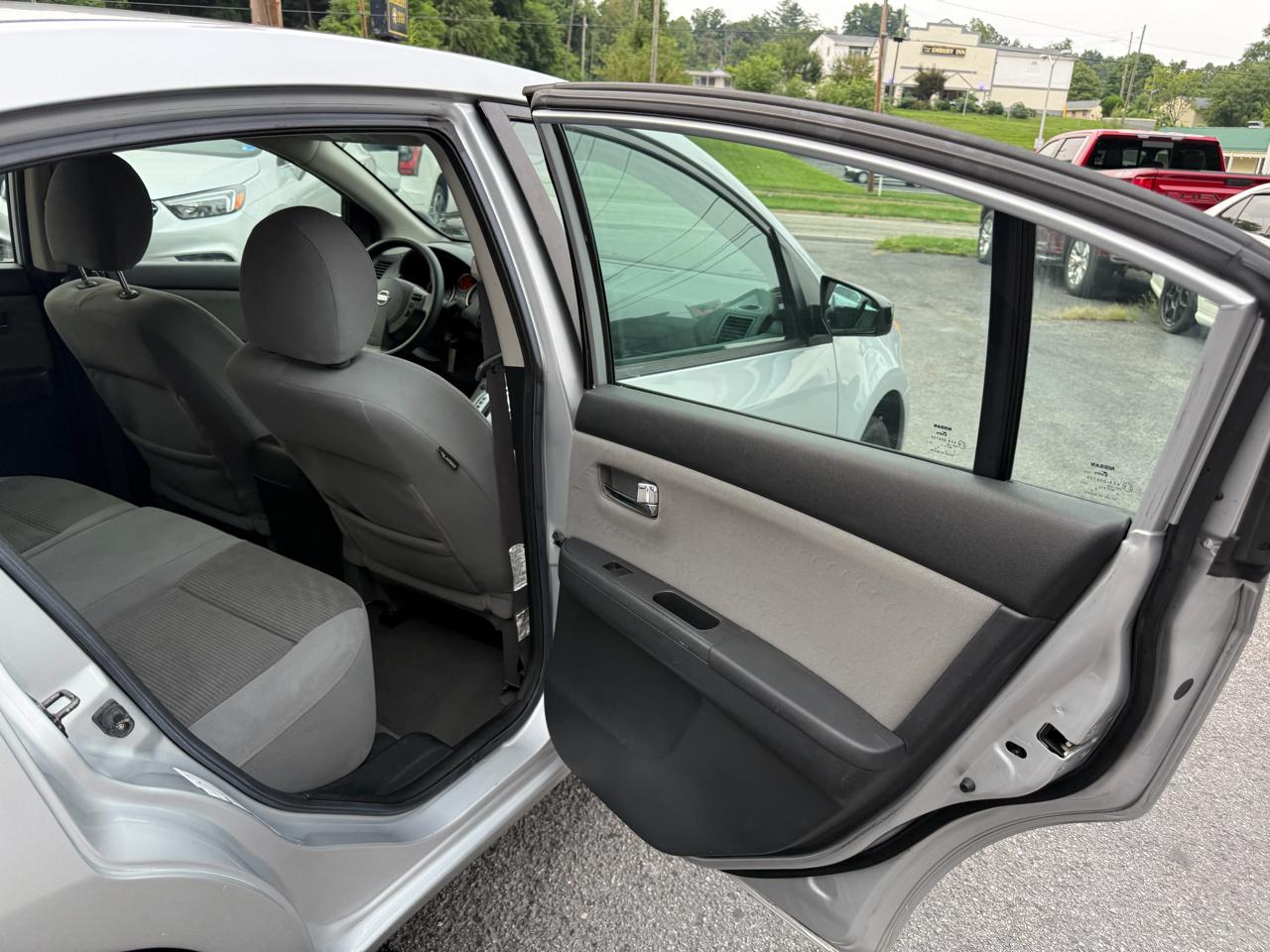 Nissan Sentra 4dr Sdn I4 CVT 2.0 S 2010