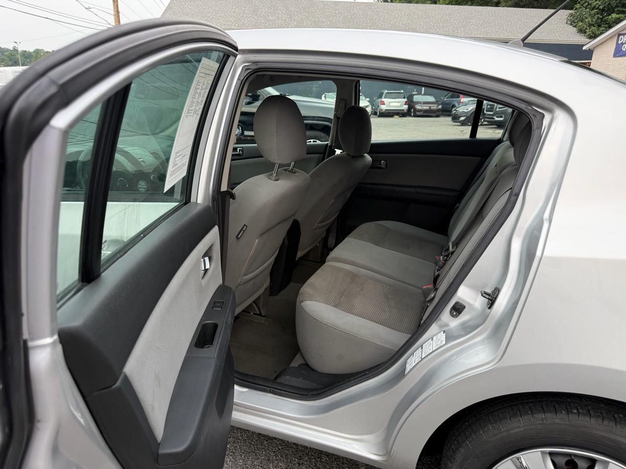 Nissan Sentra 4dr Sdn I4 CVT 2.0 S 2010