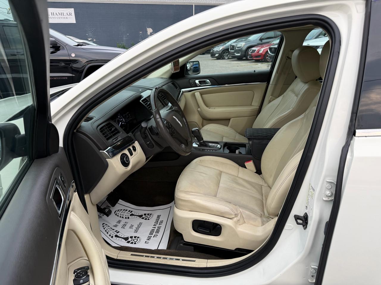 Lincoln MKS 4dr Sdn 3.7L FWD 2013