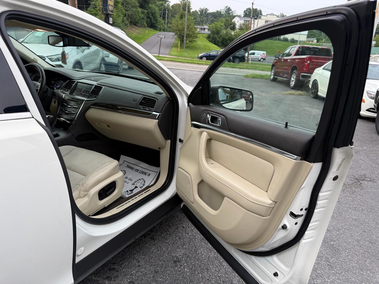 Lincoln MKS 4dr Sdn 3.7L FWD 2013