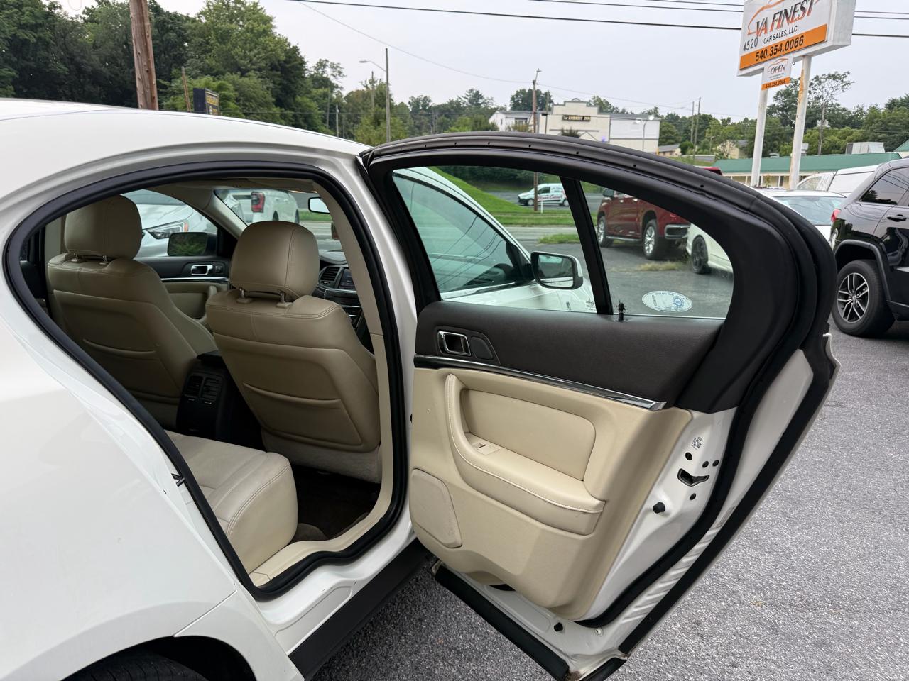 Lincoln MKS 4dr Sdn 3.7L FWD 2013