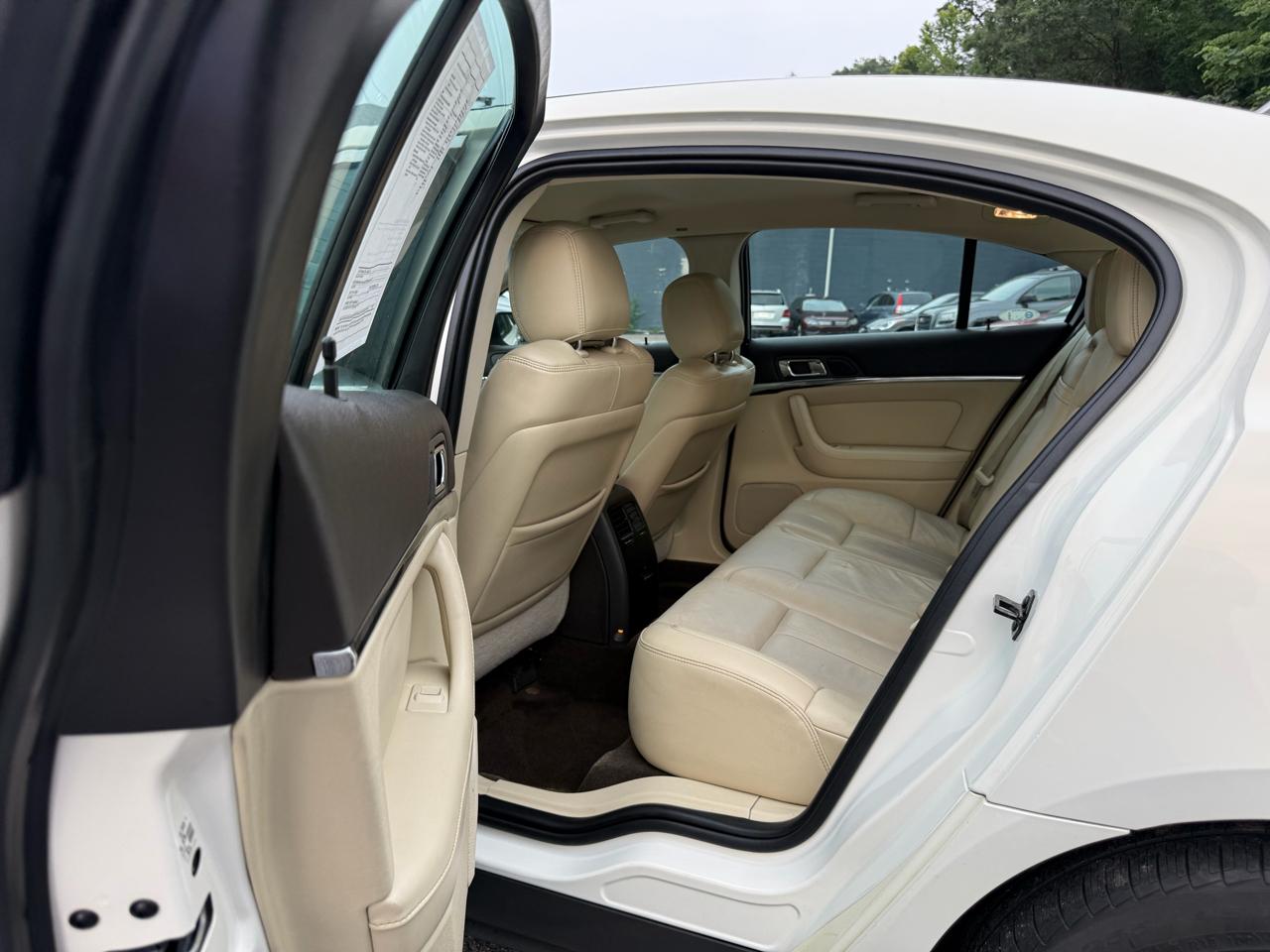 Lincoln MKS 4dr Sdn 3.7L FWD 2013