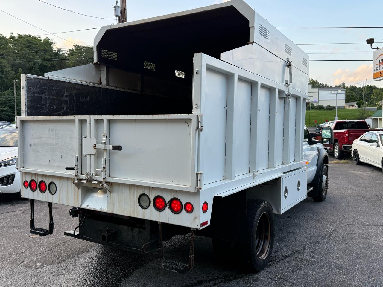 Ford Super Duty F-550 DRW 4WD Reg Cab 141" WB 60" CA XLT 2008