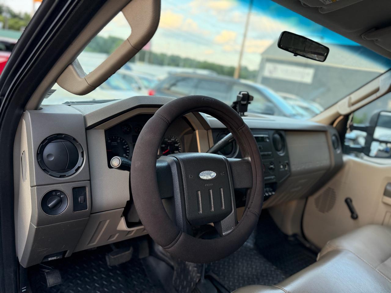 Ford Super Duty F-550 DRW 4WD Reg Cab 141" WB 60" CA XLT 2008