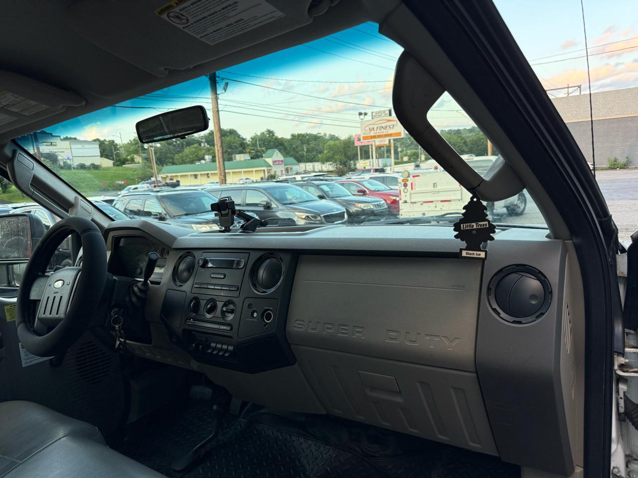 Ford Super Duty F-550 DRW 4WD Reg Cab 141" WB 60" CA XLT 2008