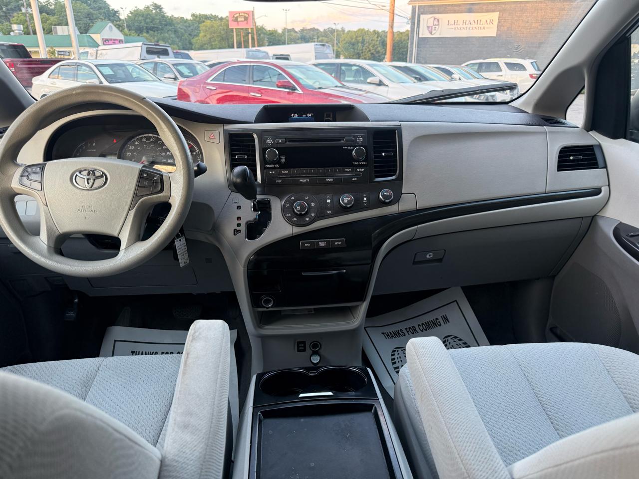 Toyota Sienna 5dr 7-Pass Van V6 LE FWD (Natl) 2011