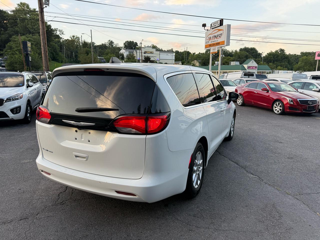 Chrysler Voyager LX FWD 2023