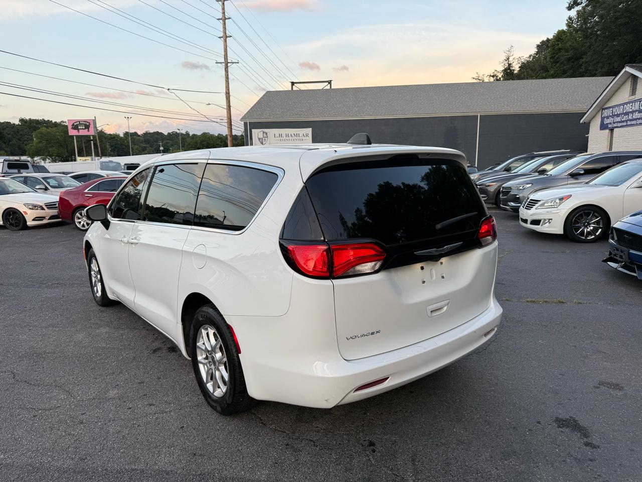 Chrysler Voyager LX FWD 2023