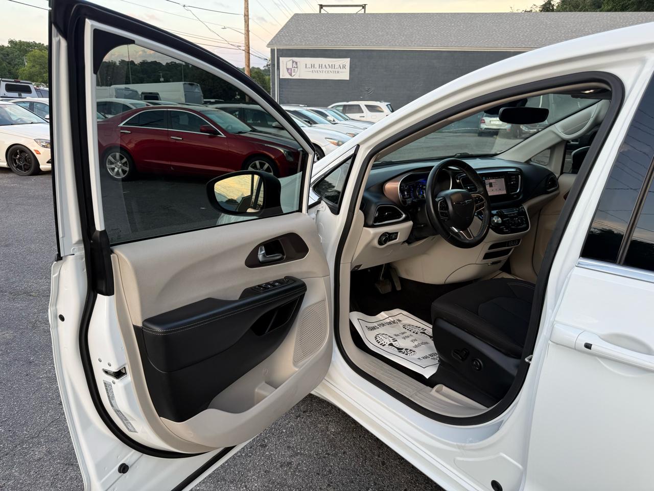 Chrysler Voyager LX FWD 2023