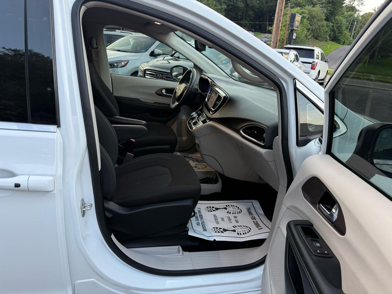Chrysler Voyager LX FWD 2023