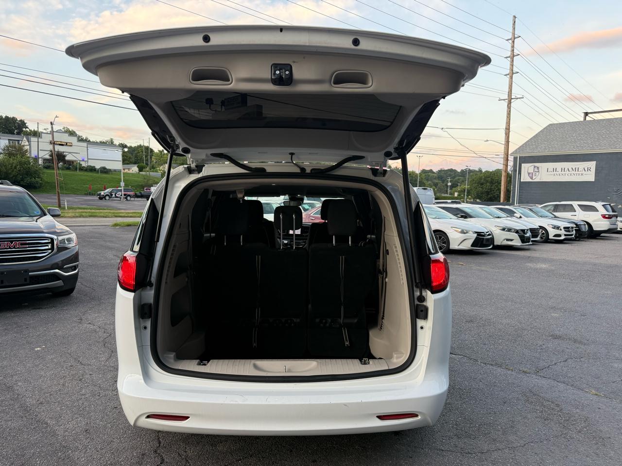 Chrysler Voyager LX FWD 2023