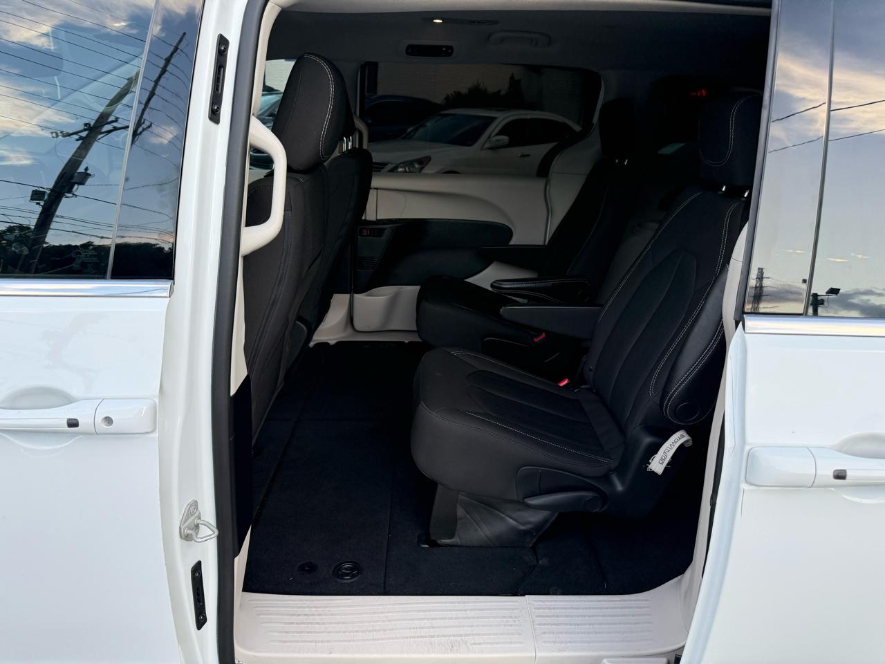 Chrysler Voyager LX FWD 2023