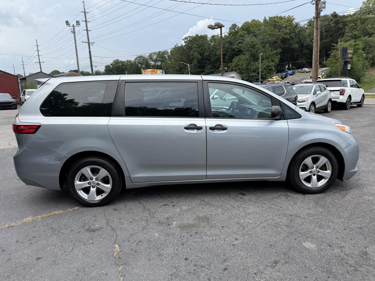 Toyota Sienna 5dr 7-Pass Van L FWD (Natl) 2015
