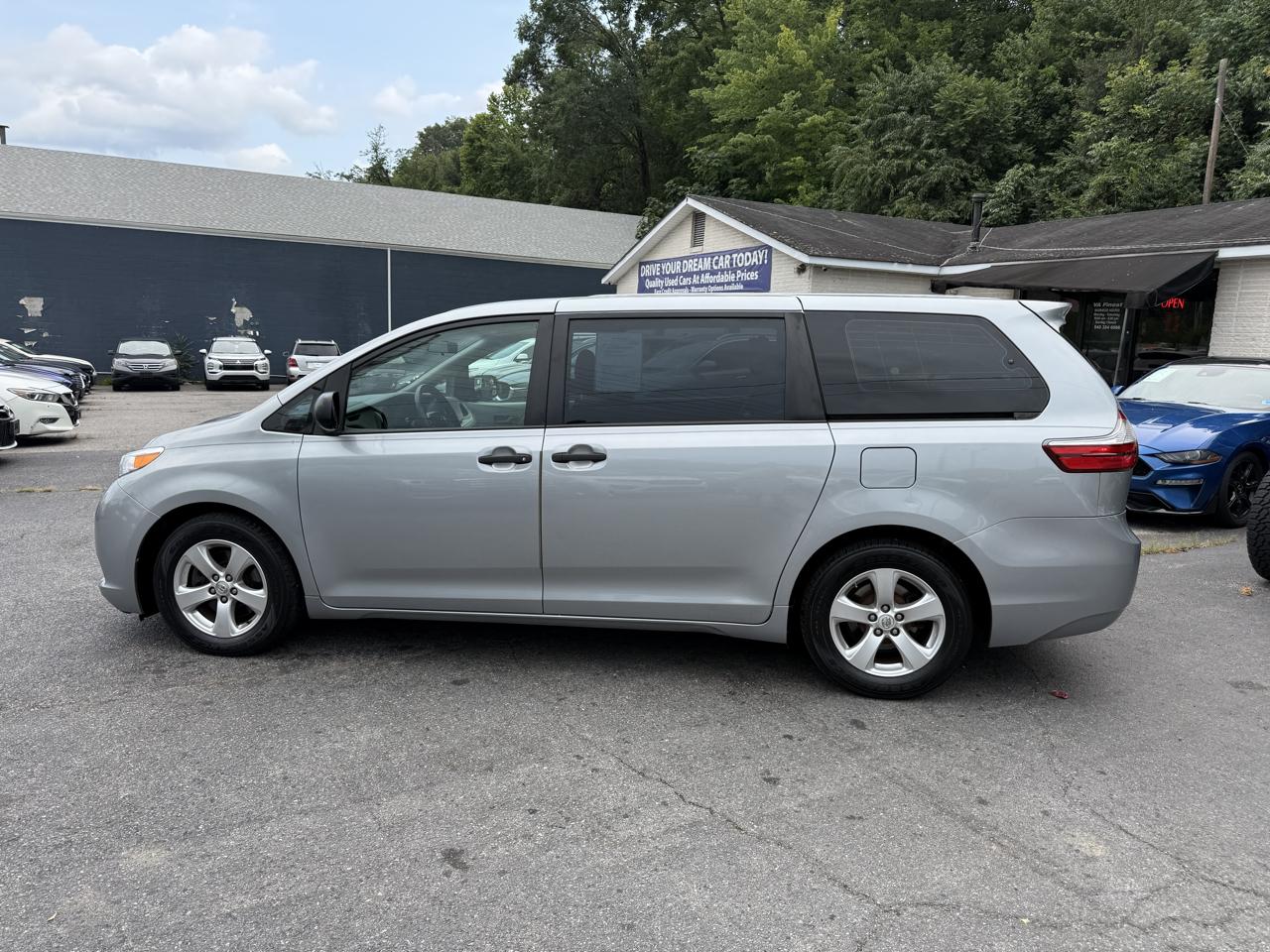 Toyota Sienna 5dr 7-Pass Van L FWD (Natl) 2015