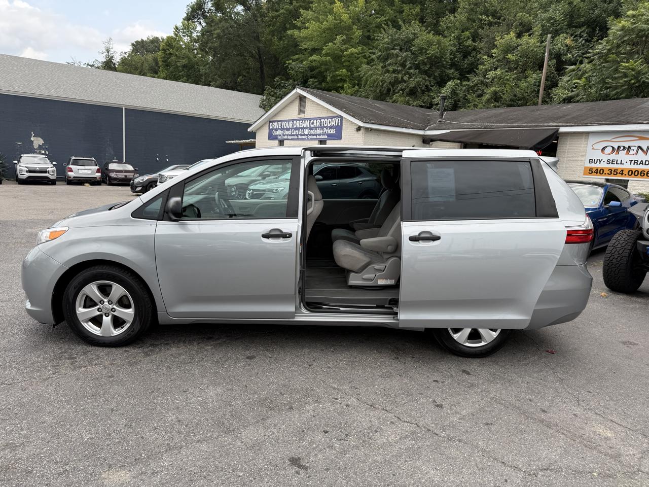 Toyota Sienna 5dr 7-Pass Van L FWD (Natl) 2015