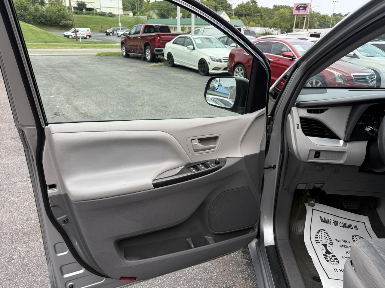 Toyota Sienna 5dr 7-Pass Van L FWD (Natl) 2015