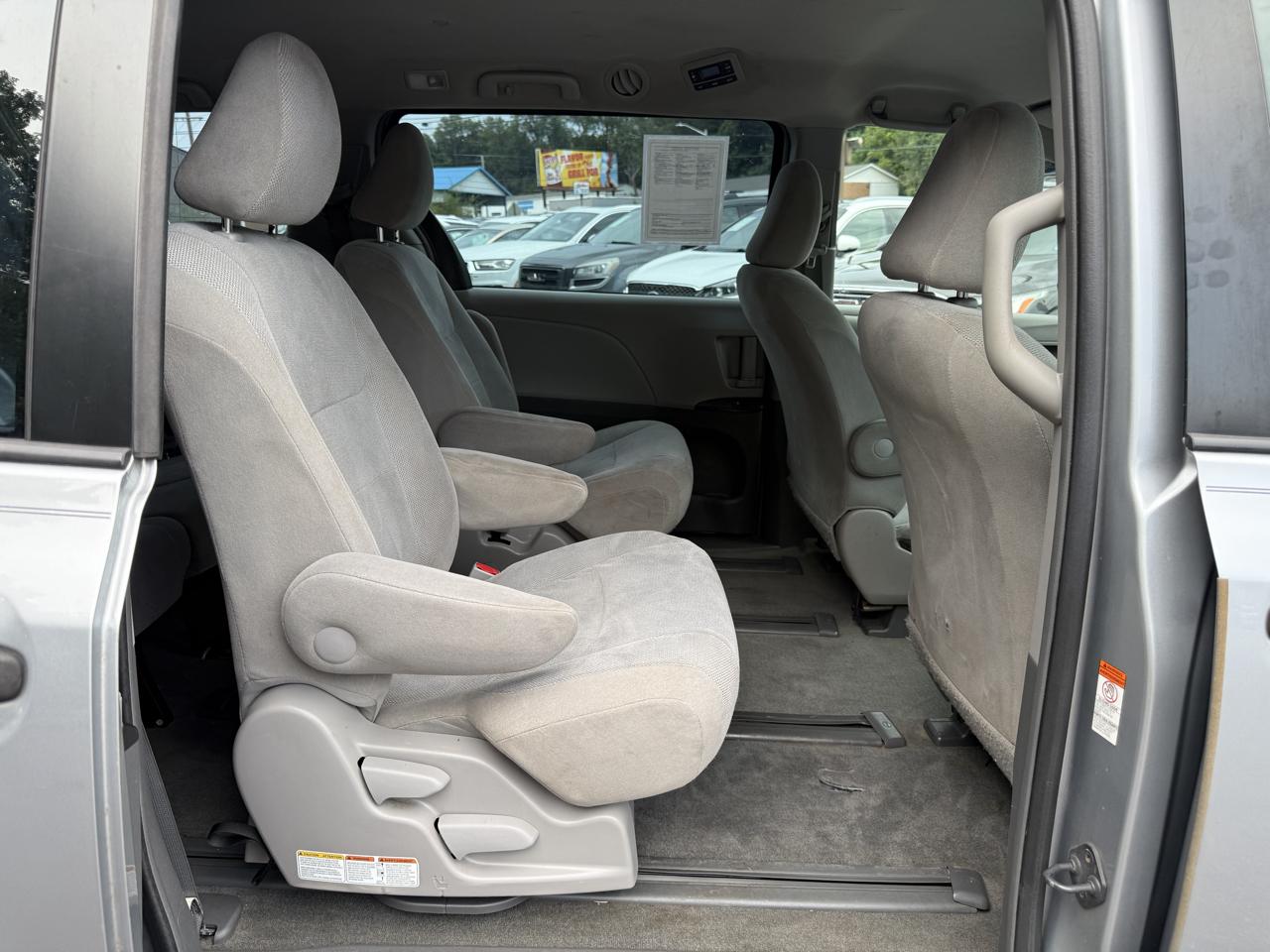 Toyota Sienna 5dr 7-Pass Van L FWD (Natl) 2015