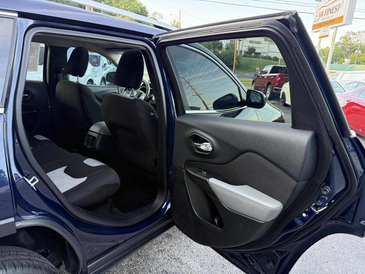 Jeep Cherokee 4WD 4dr Latitude 2014