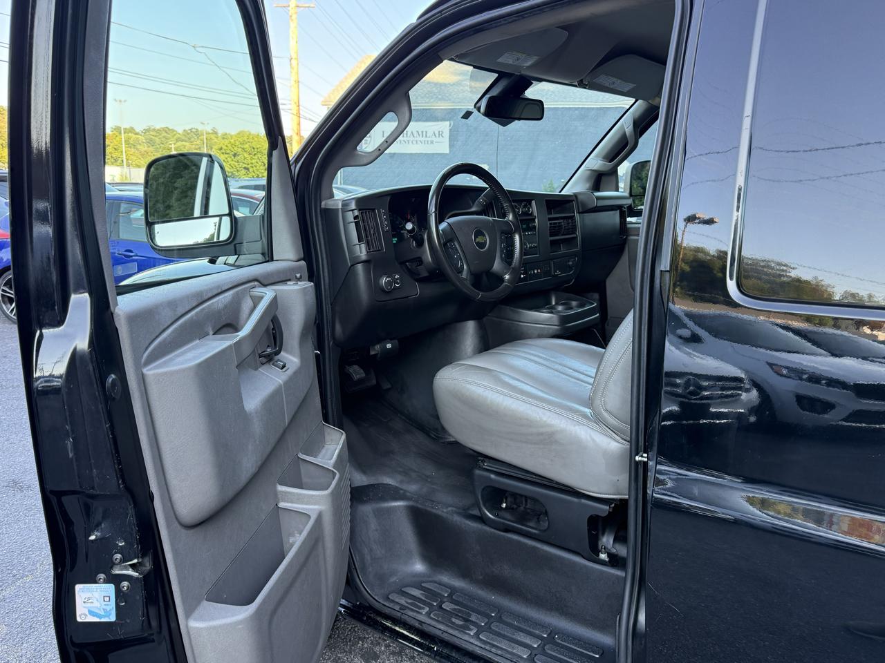 Chevrolet Express Cargo Van RWD 2500 135" 2022
