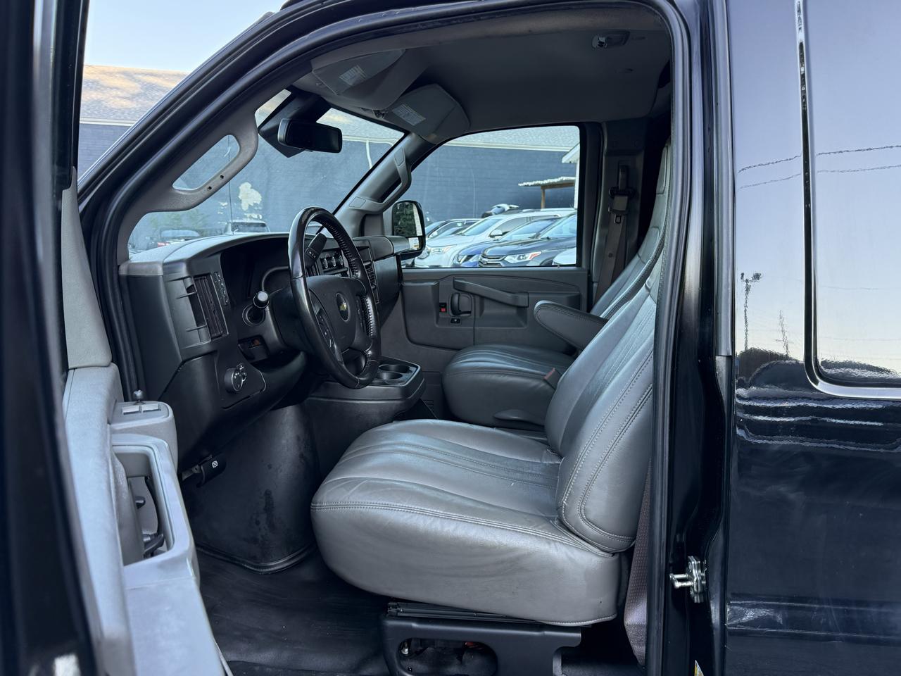 Chevrolet Express Cargo Van RWD 2500 135" 2022